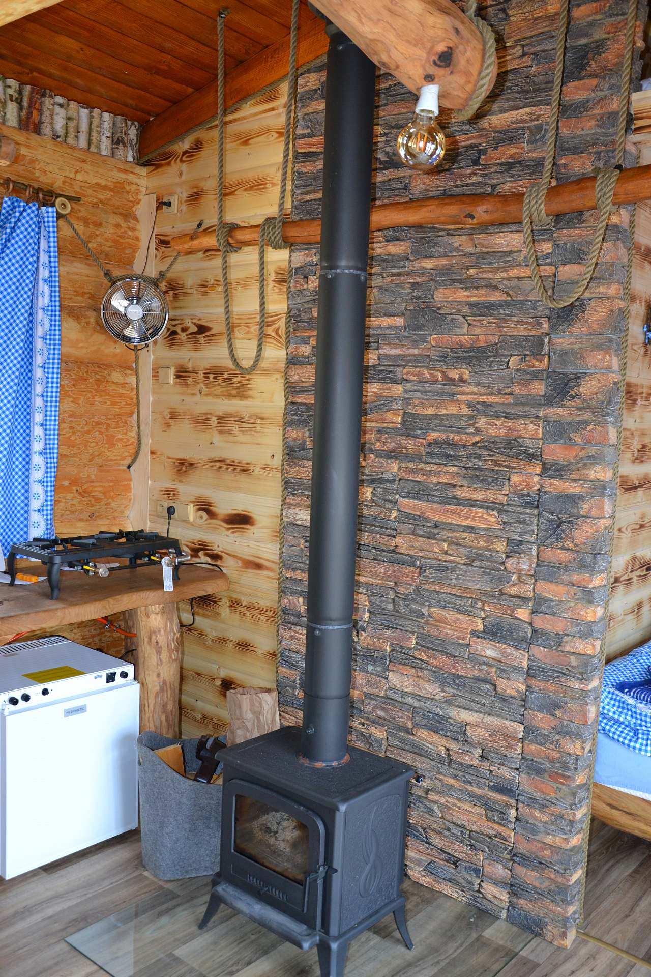 Log Cabin Wellness - treehouse a srub na vodě Višňová