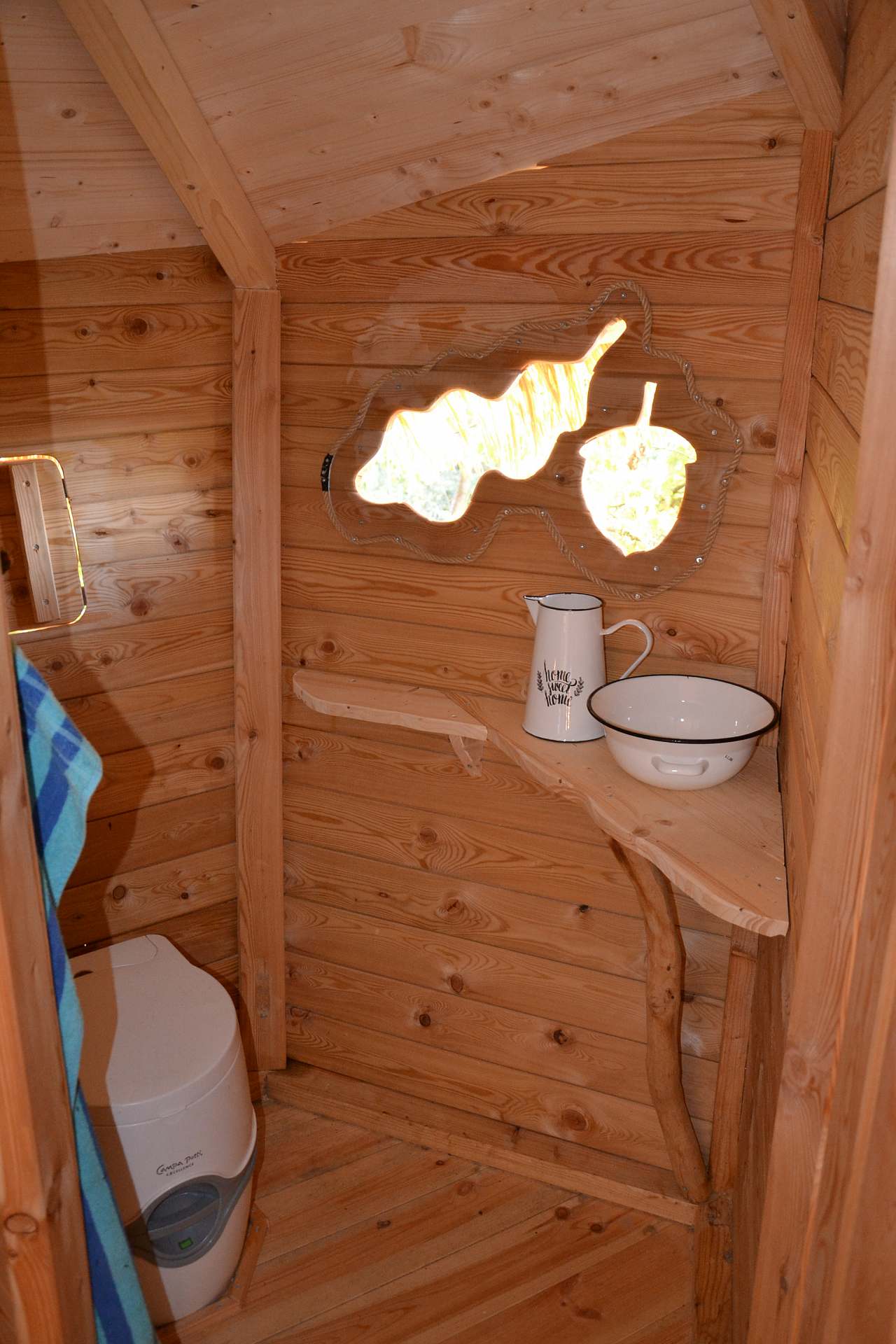 Log Cabin Wellness - treehouse a srub na vodě Višňová