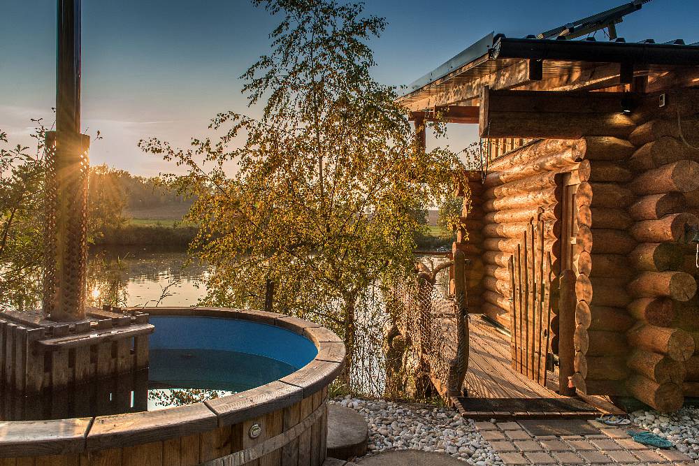 Log Cabin Wellness - treehouse a srub na vodě Višňová