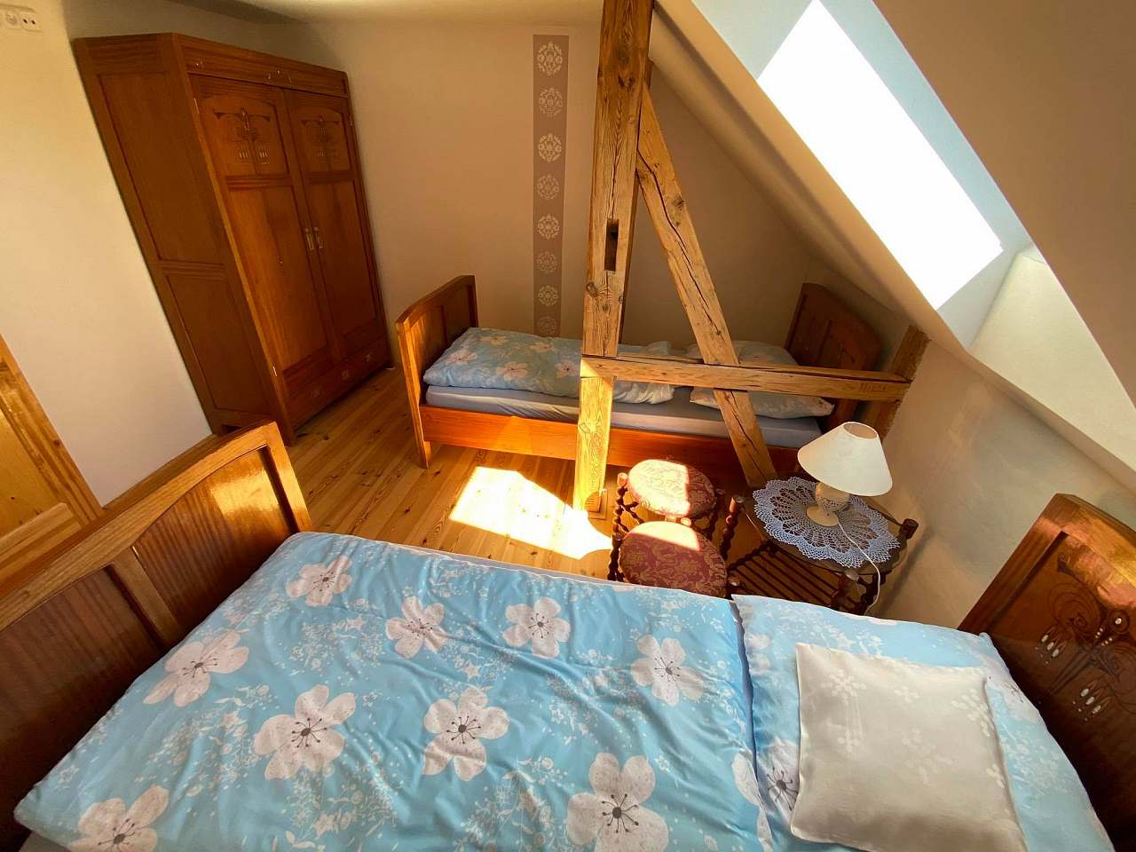 Cottage to rent Kundratice