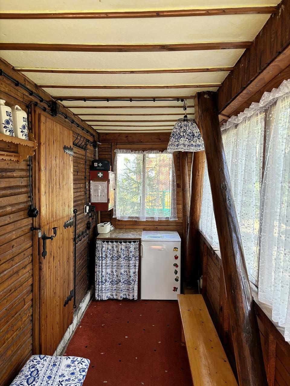 Cabin Retro chata u jezera Lhota