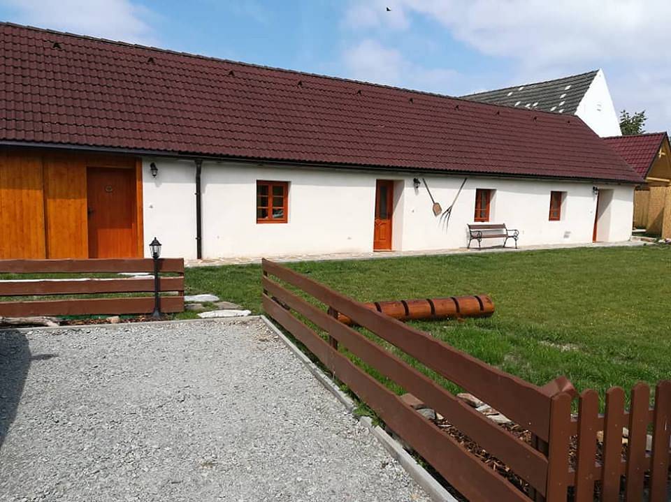 Accommodation Na Statku Lužnice